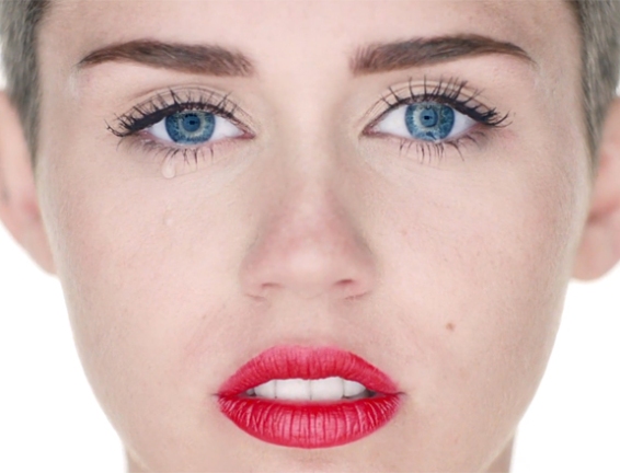 miley-cyrus-wreaking-ball-face